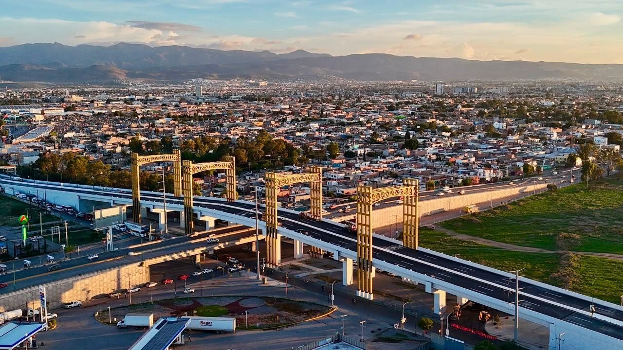 Valle de los Fantasmas 的 Circuito Potosí 大桥