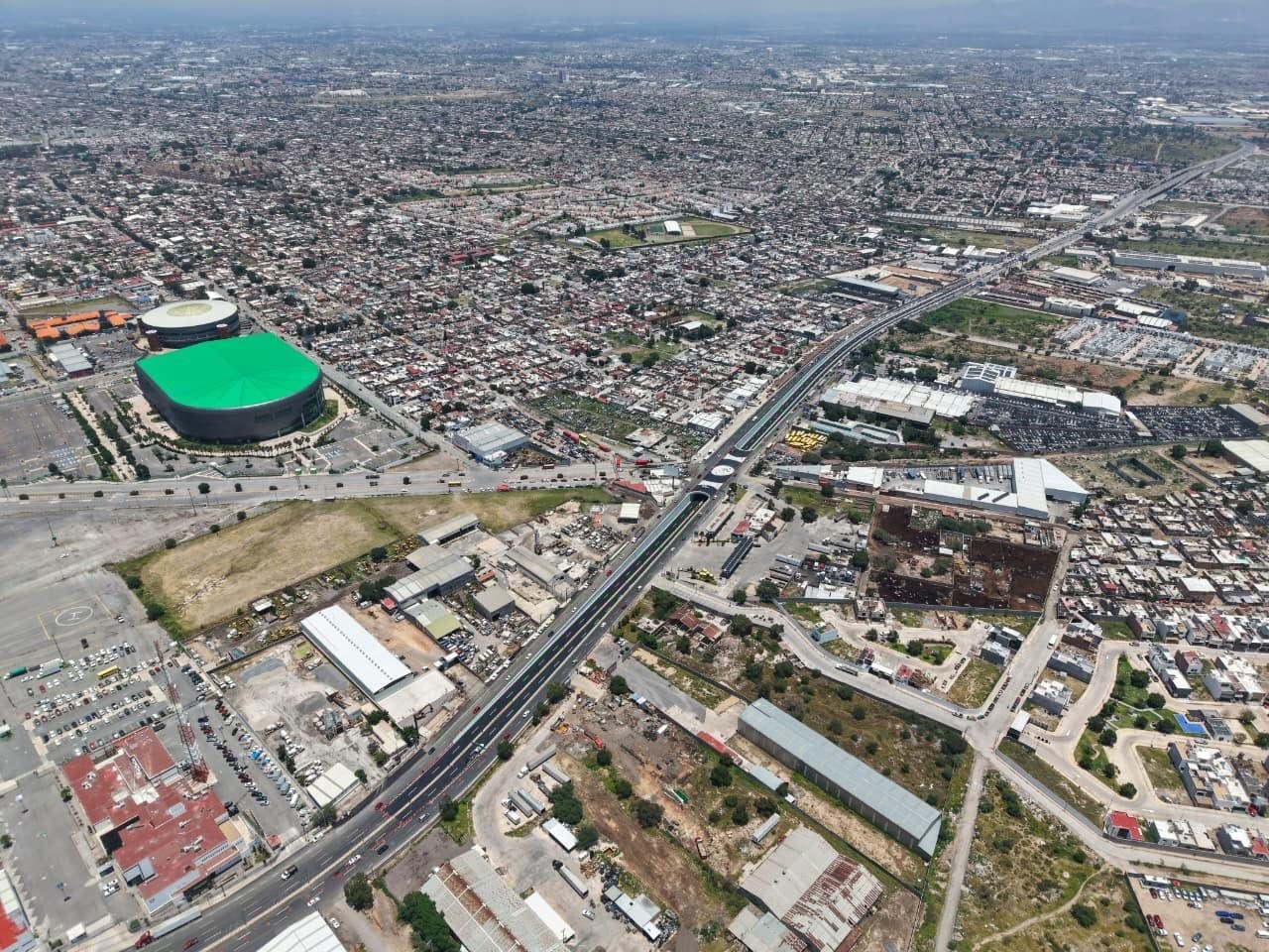 Av. de las Torres 的 Circuito Potosí 下穿通道